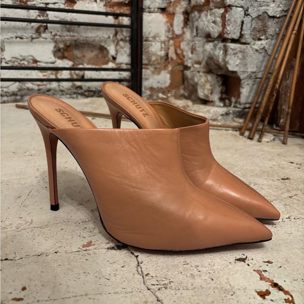 SOLD Schutz Leather Heel 8.5